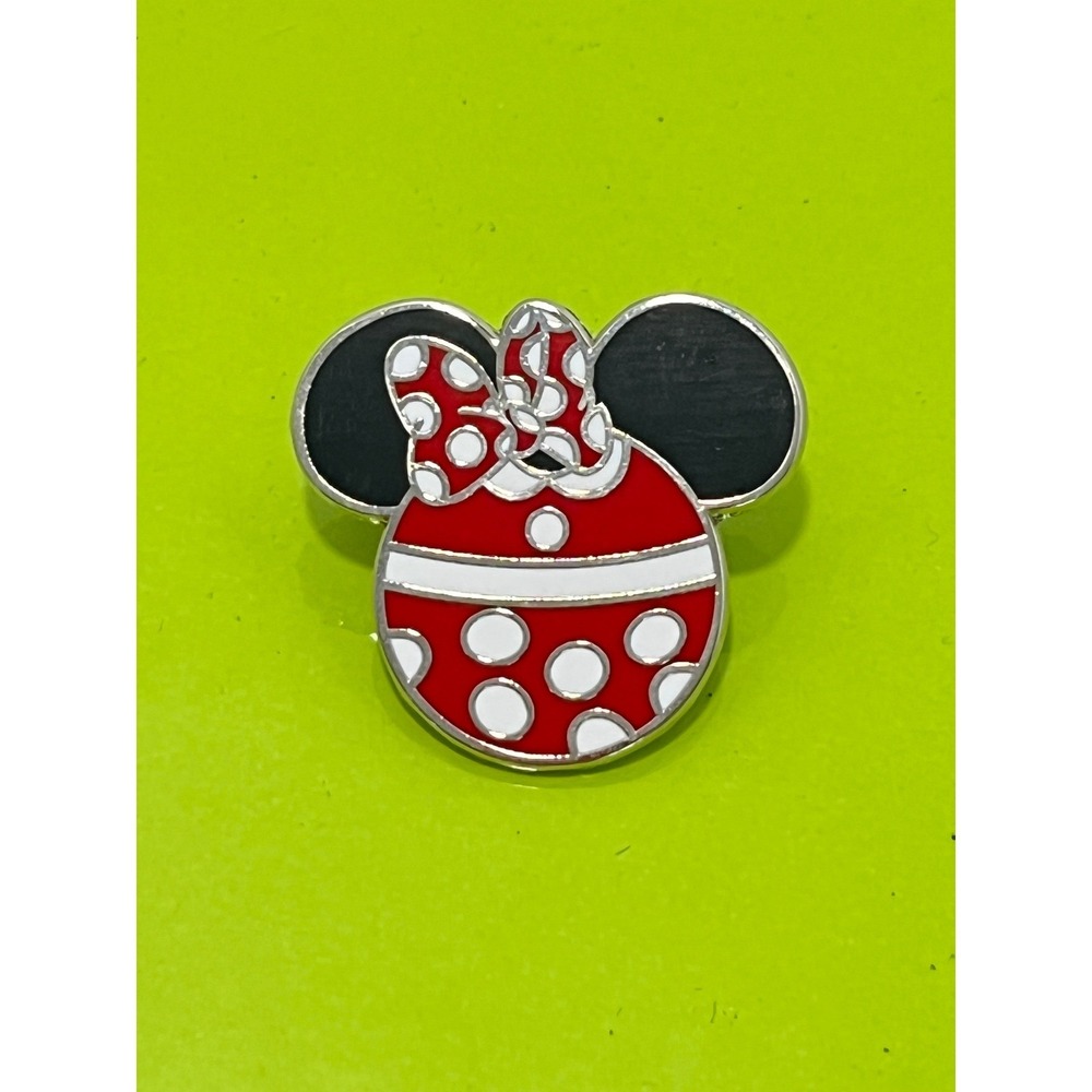 Disney Pin Trading Minnie Mouse Christmas Ornament Polka Dot Enamel Pin 2018 EUC